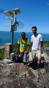 Xavier en haut de Nosy Komba avec Telma