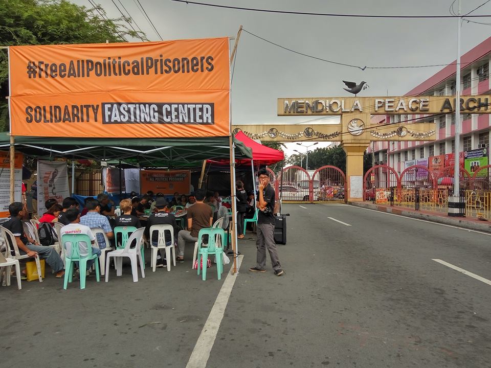 The solidarity fasting center was set up near the Mendiola gate of the presidential palace. Source: Facebook