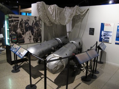 Dos de las bombas de Palomares en el National Atomic Museum de Albuquerque (Nuevo México). Imagen de Kelly Michals en Flickr, con licencia CC BY-NC 2.0