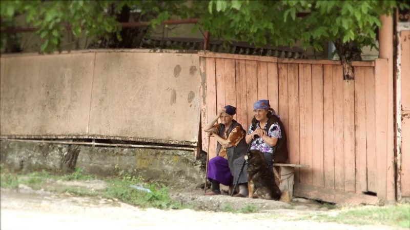 Жительницы Тирдзниси, Грузия. Скриншот видео в YouTube, загруженного Chai-Khana.org.