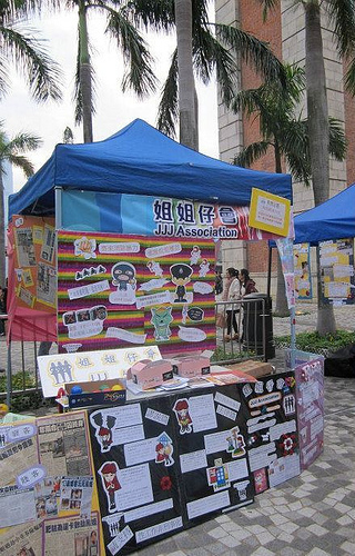 JJJ association set up counter to help local sex workers at TST district. Photo taken from inmediahk.net (CC: AT-NC)