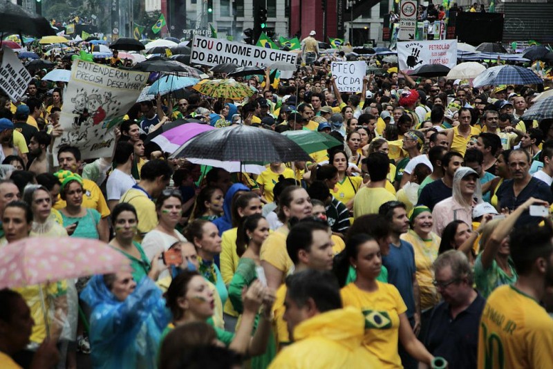 More than 1 million anti-government protesters are said to turn out in São Paulo. March 16, 2015. Photo: Radio Interativa / CC 2.0.
