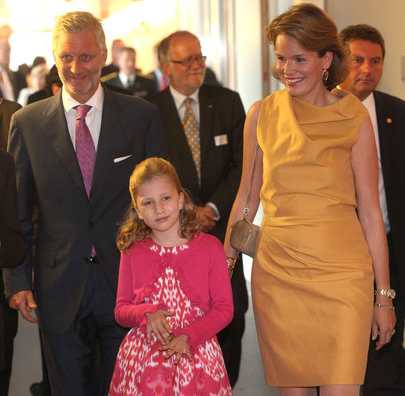 Felipe y Matilde, futuros reyes de Bélgica, con su hija mayor Isabel. Foto del blog Royalty Online��:P