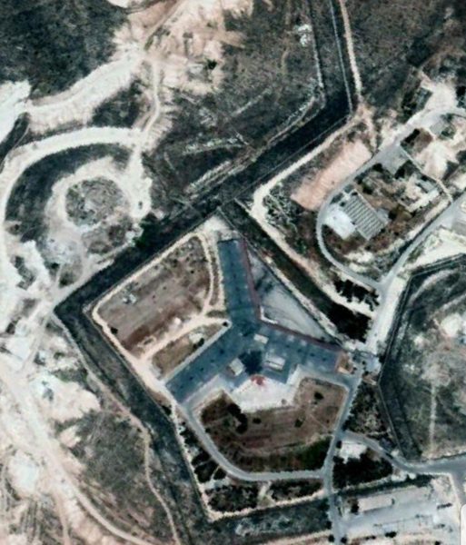 L'image satellite montre la célèbre prison militaire de Saydnaya. Source: Google Earth.