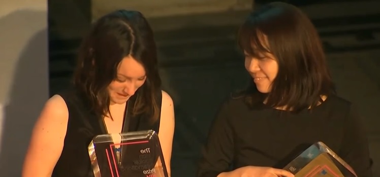 Deborah Smith and Han Kang. Screenshot from ARIRANG NEWS video on YouTube. 