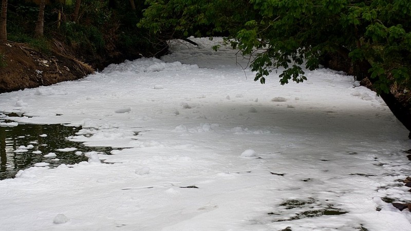 Its not snow covered waters it is foam covered waters! Its the way water flows in the 130yrs old Bellandur lake! The place had a heavy pungent smell. Image from Flickr by Kannan B. CC BY-NC-ND 2.0