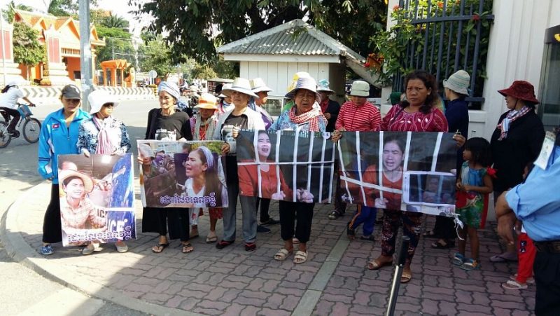  Des partisans de Tep Vanny demandent sa libération. Photo de LICADHO, un groupe des droits de l'homme au Cambodge.