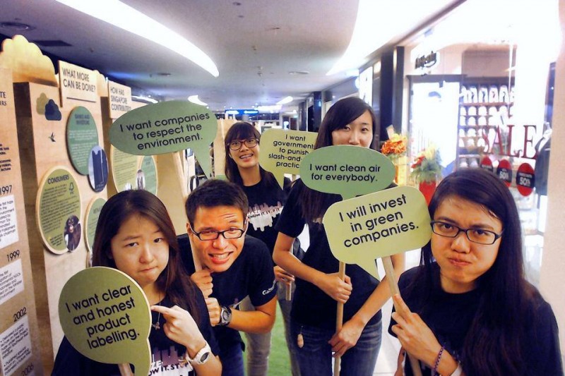 Youth volunteers who pledged for a haze-free environment. Photo from the Facebook page of People's Movement to Stop Haze. 