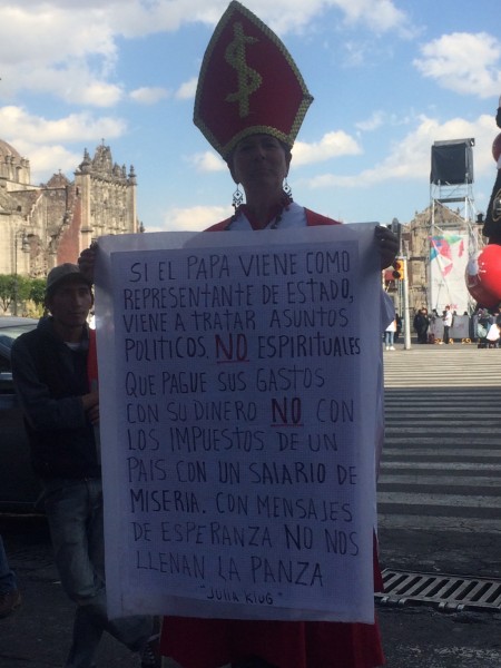 Protesta por la visita de Jorge Mario Bergoglio a México. Foto de TRC.