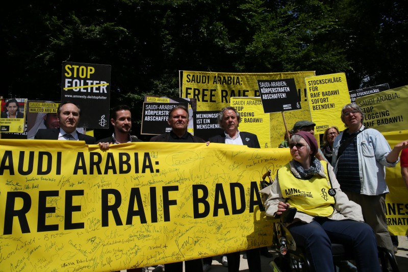 Berlin, Germany. 22nd May 2015 -- Activists hold large banners and posters to demand the release of arrested Saudi Arabian blogger Raif Badawi. -- Amnesty International supported activists held a protest in front of Embassy of Saudi Arabia in Berlin, to demand the release of Saudi Arabian blogger and activist Raif Badawi, who was jailed in 2012 and sentenced to 1,000 lashes for insulting Islam. Photograph by Jakob Ratz. Copyright: Demotix 