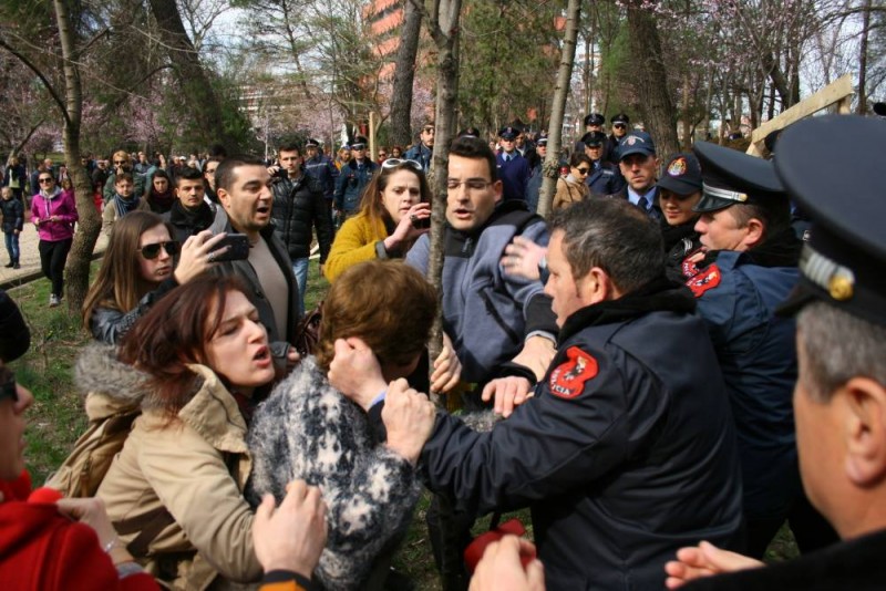 Protest in Tirana Feb 21, 2015. Photo by Qytetarët Për Parkun, used with permission.