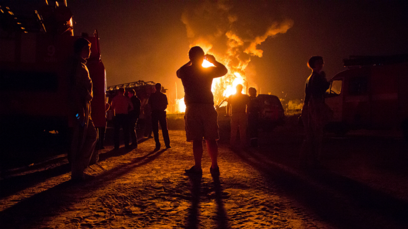 People watching the fire near Vasylkiv, Ukraine, on June 8, 2015. Image by Maksym Kudymets from Demotix.