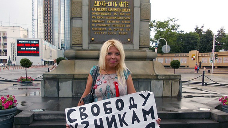 Дарья Polyudova на одного человека пикета.  Изображение из своей странице ВКонтакте.