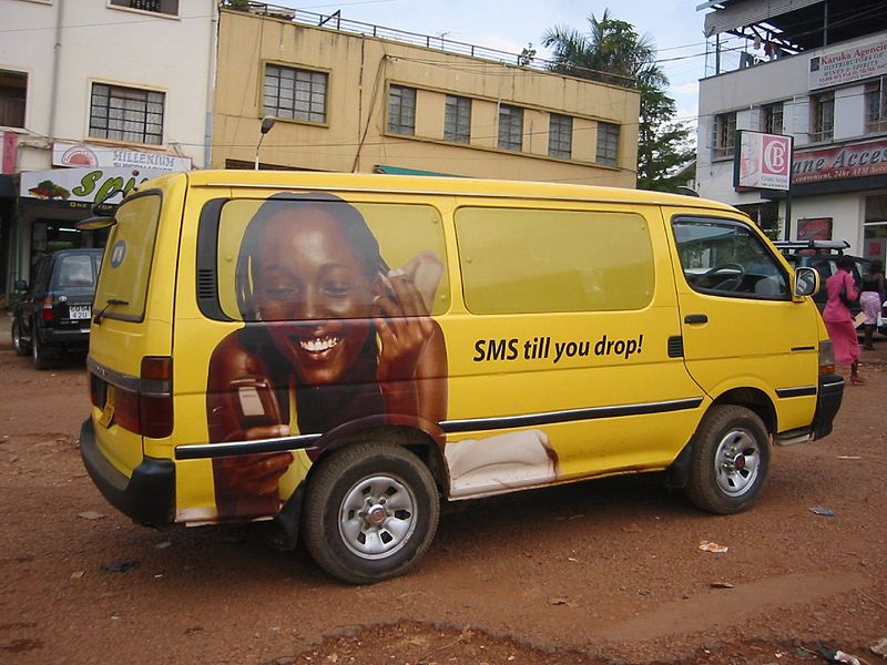 Un véhicule MTN à Kampala, en Ouganda. Photo par futureatlas. (CC Générique 2.0)