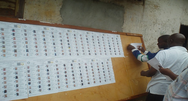 Les opérations d’affichage des listes électorales provisoires via  Jacob Kpézé Guilavogui CC-BY-40