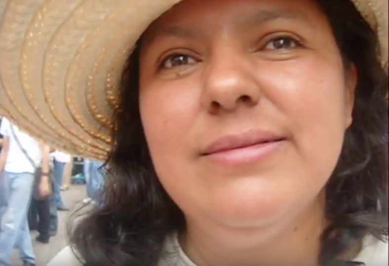 Photo: Berta Caceres in interview with the media Venas Abiertas. Screenshot taken from the video, available on Youtube.