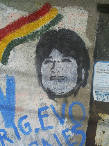 Evo Morales, image de la campagne présidentielle. Photo de vocesbolivianas on Flickr, sous Creative Commons (CC BY-NC-SA 2.0)