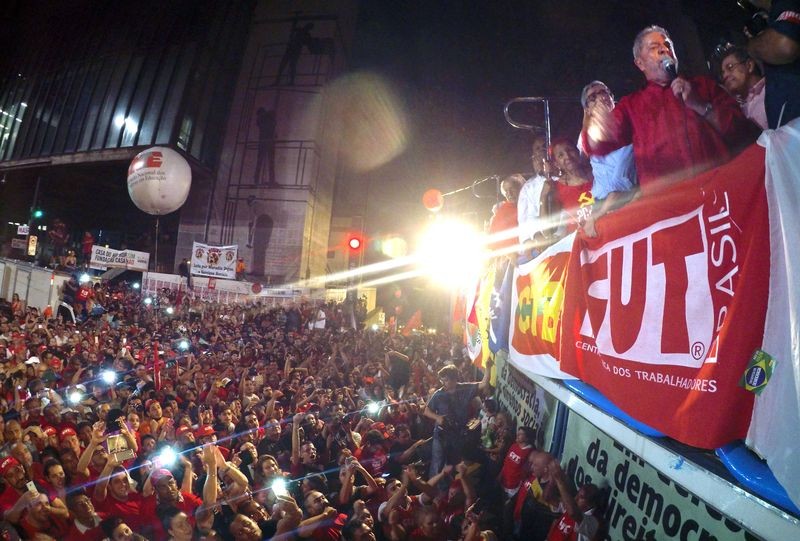 Lula speaks to a crowd of 100,000 people in São Paulo on March 18. Photo: Agência Brasil, CC 3.0.