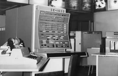 An EVM ES-1033 computer with control panel. These were developed in the USSR in the 1970s-1980s. Image courtesy of computer-museum.ru.