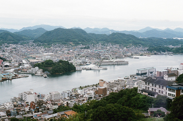 尾道 おのみち (Onomichi, Hiroshima). Image source: Flickr user Toomore Chiang.