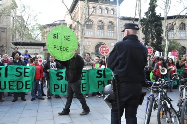A PAH escrache protest in Zaragoza. Photo from the blog <a href="http://elventano.blogspot.be/">El ventano</a>