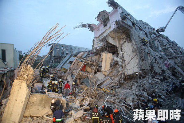A 17-storey building collapsed during the 6.4 magnitude earthquake in Tainan on February 6. Photo from Apple Daily non-commercial use.