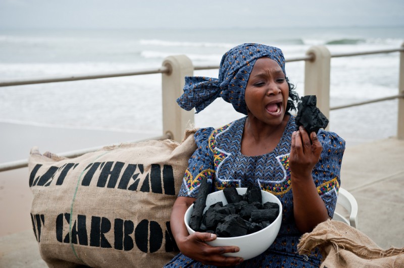 Oxfam International «Qu'ils mangent du carbone disait-on lors du sommet climatique de l'ONU à Durban, en Afrique du Sud, en 2011. Crédit: Ainhoa Goma / Oxfam. CC BY-NC-ND 2.0
