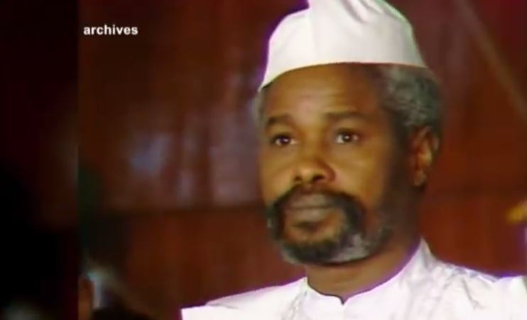 Capture d'écran de la vidéo d'Hissen Habré au tribunal 