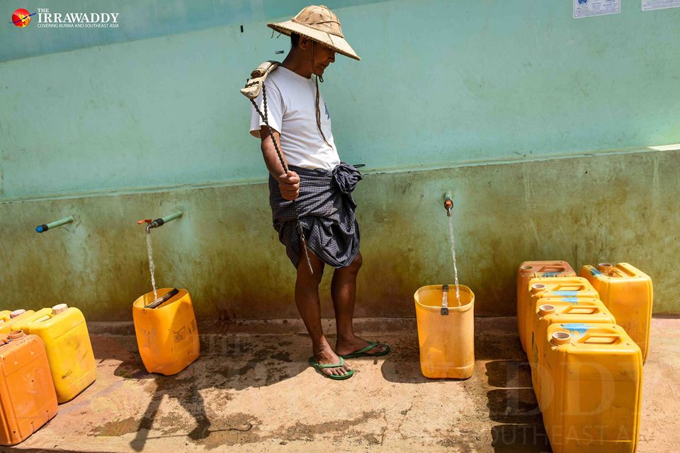 A man fills water at a community water tank in Aung Ban. Photo by Jpaing / The Irrawaddy