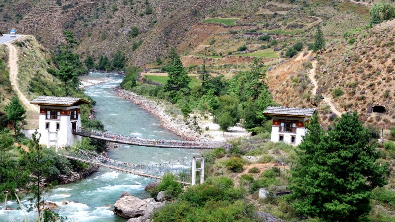 Mountains, rivers and bridges in Bhutan. Image from Flickr by Ryanne Lai. CC BY-NC 2.0