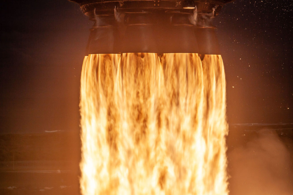 Falcon 9 booster décollage allumage flammes
