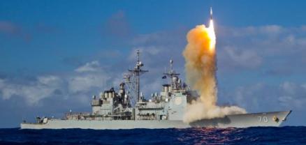 Tir d’un missile Sm-3 depuis ��!5le croiseur USS Lake Erie